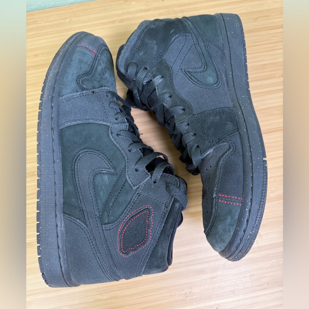 Nike Air Jordan 1 Mid Triple Black High Top Sneakers Men’s 8.5 FD8634-001 - Picture 3 of 6